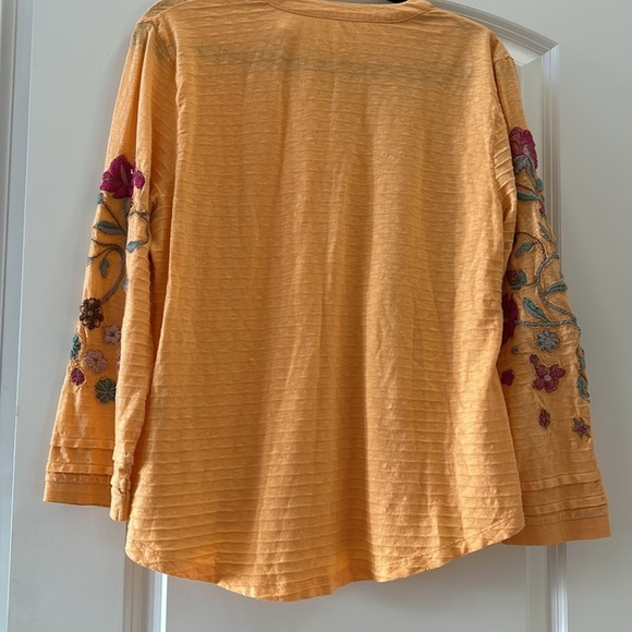 Soft Surroundings floral embroidered v neck 3 button top. XL. 100% cotton - Picture 6 of 12